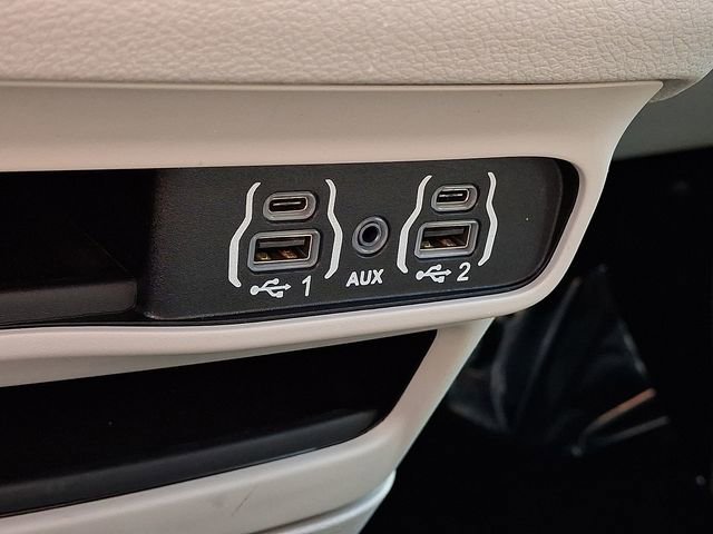 2023 Chrysler Pacifica Touring L - Photo 26