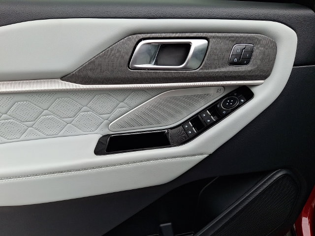 2025 Ford Explorer Platinum - Photo 13