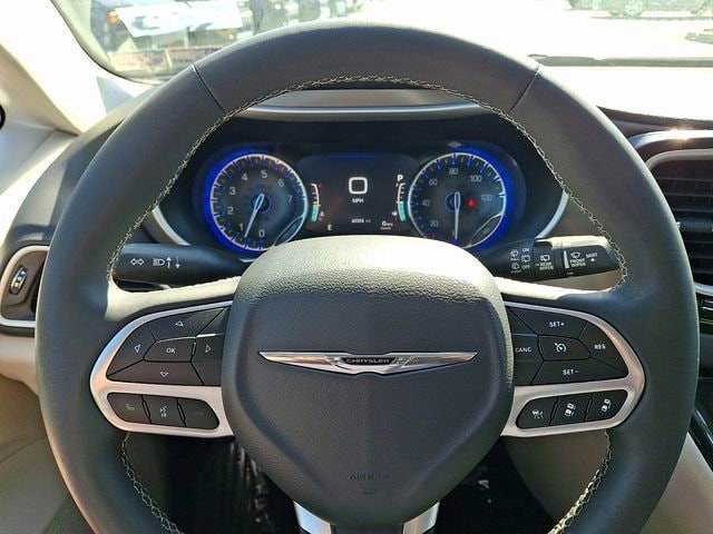 2023 Chrysler Pacifica Touring L - Photo 19
