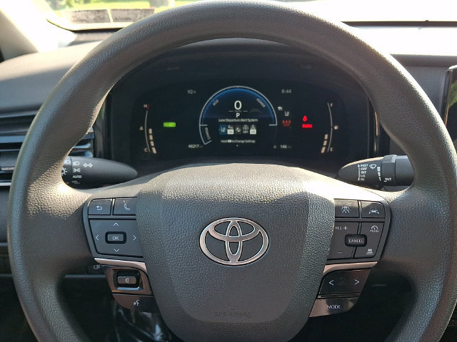 2025 Toyota Camry LE - Photo 18