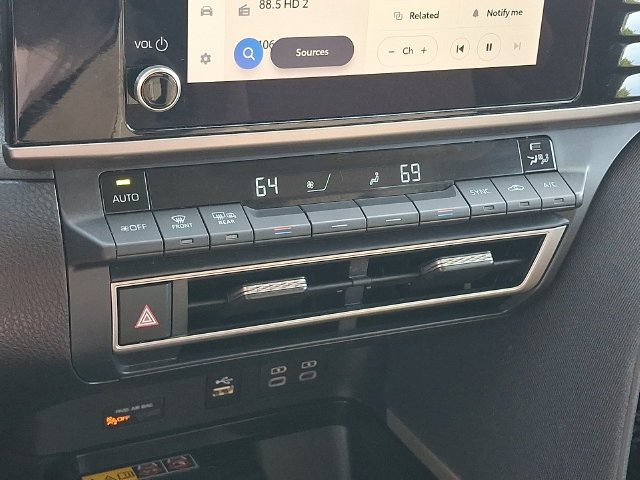 2025 Toyota Camry LE - Photo 15