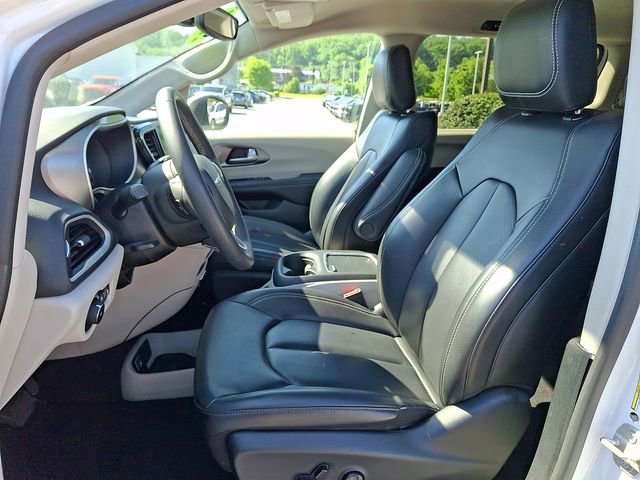 2023 Chrysler Pacifica Touring L - Photo 14