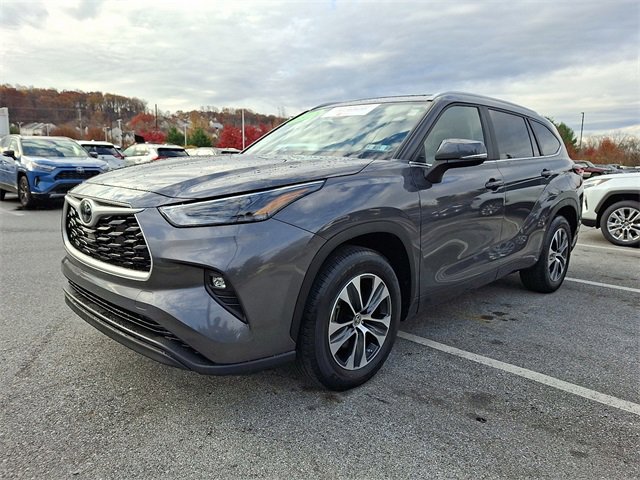 2024 Toyota Highlander XLE photo 3
