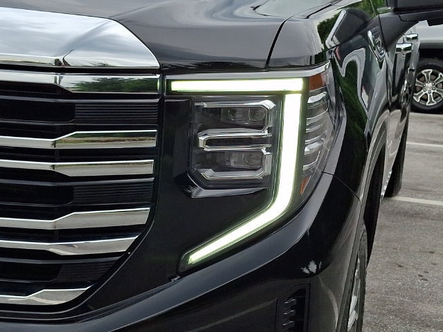 2025 GMC Sierra 1500 SLT - Photo 9