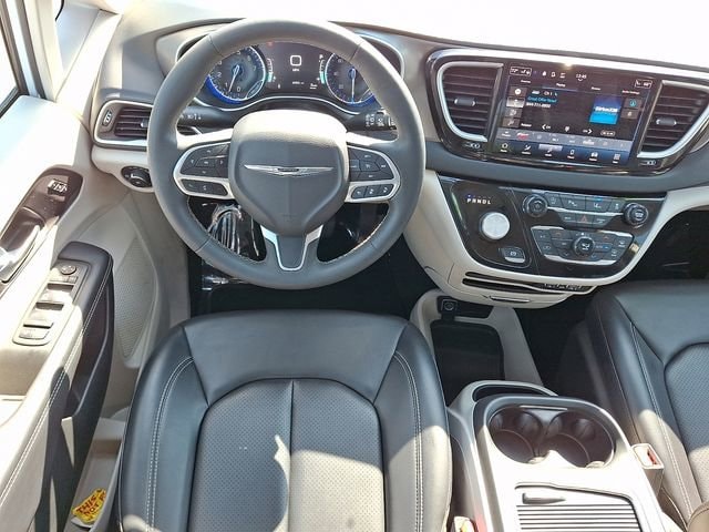 2023 Chrysler Pacifica Touring L - Photo 12