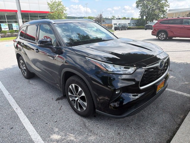 Used 2020 Toyota Highlander Hybrid XLE SUV