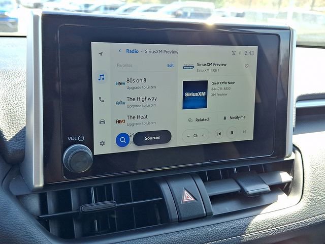 2024 Toyota RAV4 XLE - Photo 16