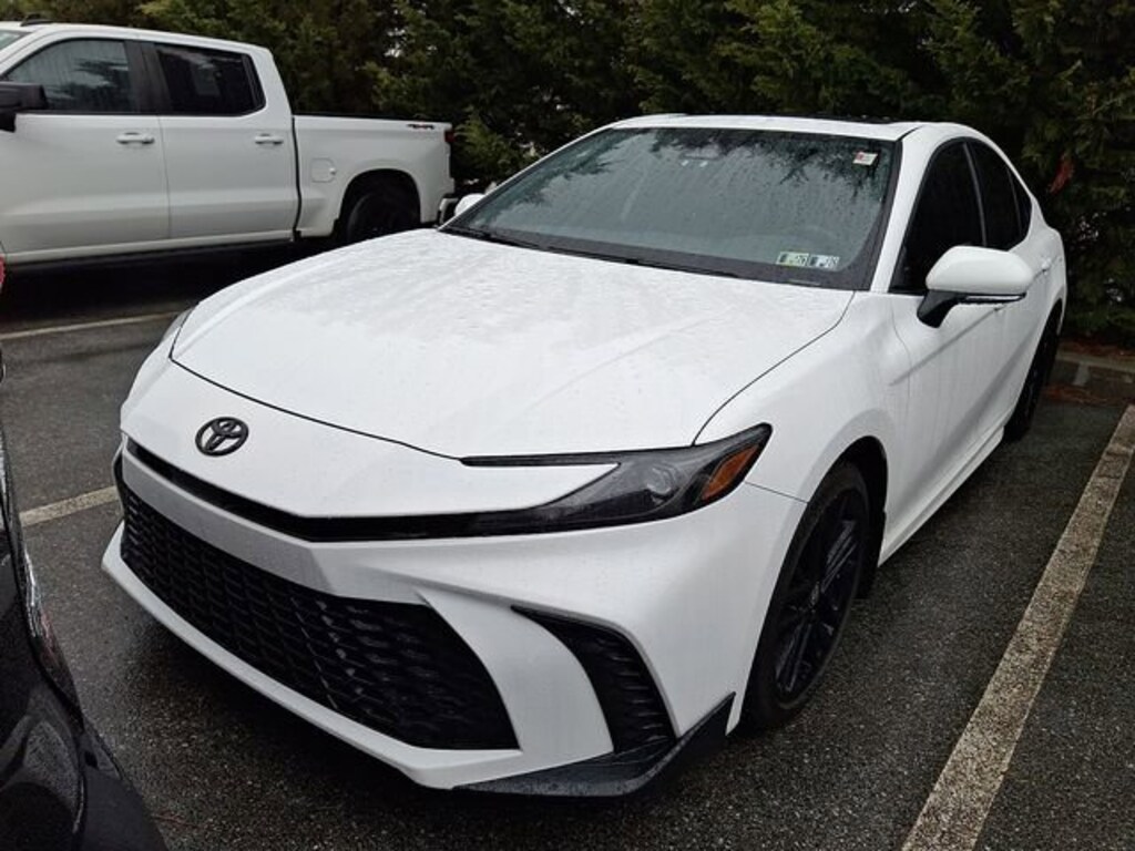 Used 2025 Toyota Camry SE Car