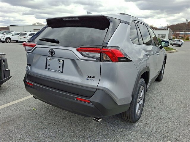 2025 Toyota RAV4 Hybrid XLE photo 3