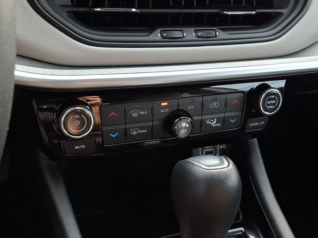 2025 Jeep Compass Limited - Photo 16