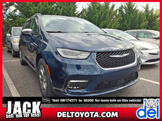 2022 Chrysler Pacifica Limited's photo