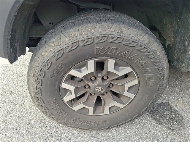 2023 Toyota Tacoma TRD Off-Road photo 3
