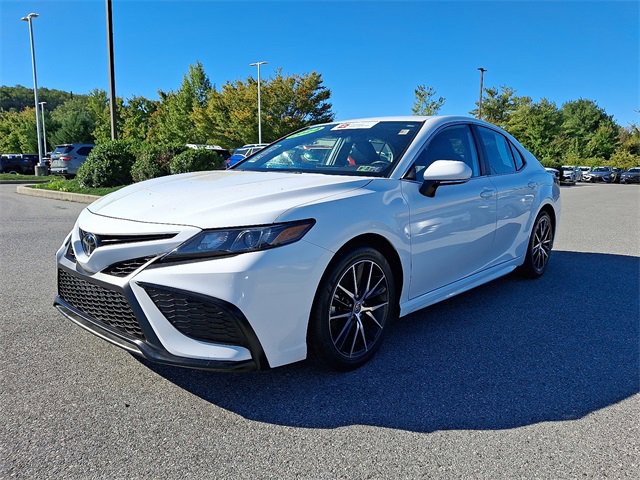 2024 Toyota Camry SE photo 3