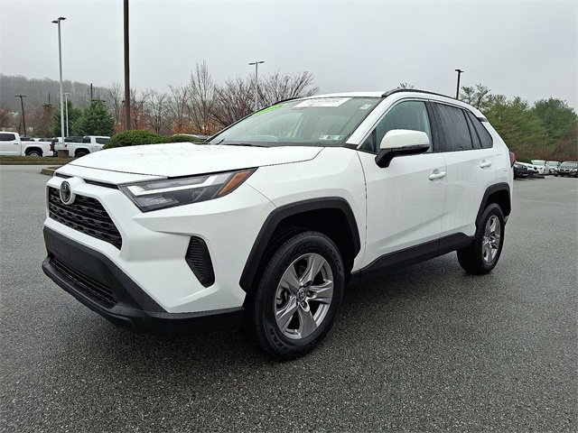 2023 Toyota RAV4 XLE photo 3