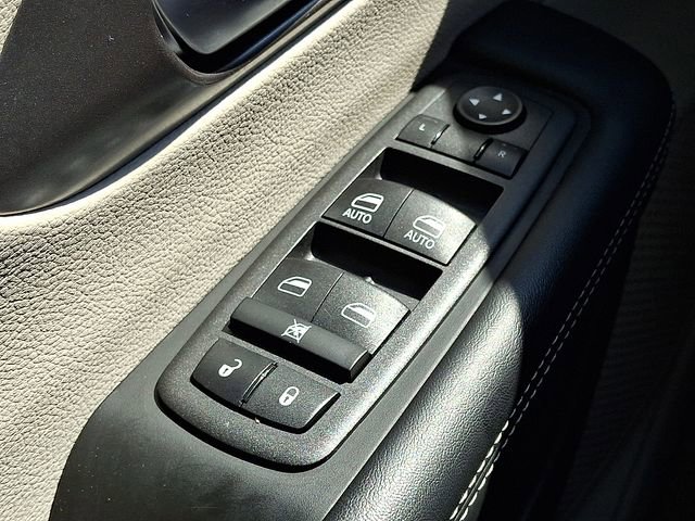 2023 Chrysler Pacifica Touring L - Photo 25
