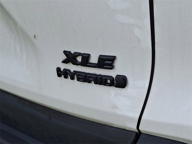 2024 Toyota RAV4 Hybrid XLE photo 3