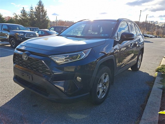 2020 Toyota RAV4 Hybrid XLE photo 2