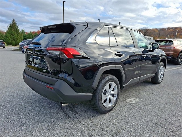 2025 Toyota RAV4 LE photo 3