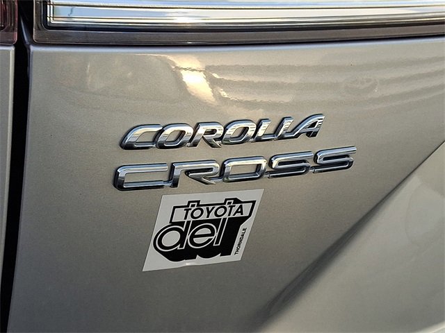 2023 Toyota Corolla Cross LE photo 4
