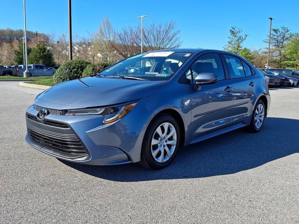 Certified 2025 Toyota Corolla LE Sedan