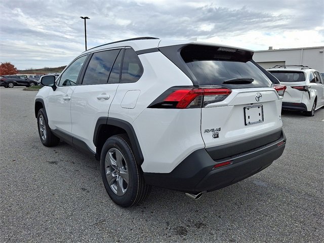 2025 Toyota RAV4 XLE photo 3