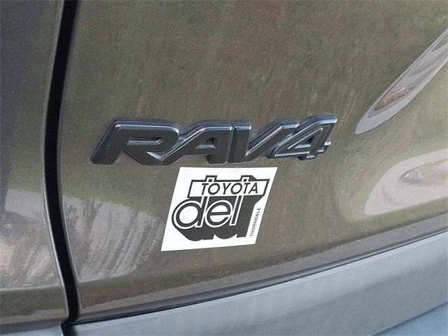 2021 Toyota RAV4 LE photo 4