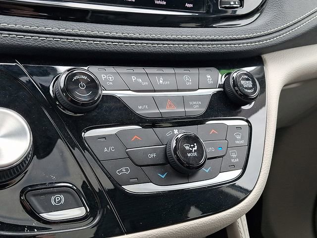 2022 Chrysler Pacifica Limited - Photo 17