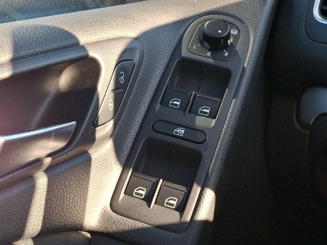 2010 Volkswagen Golf Base - Photo 25