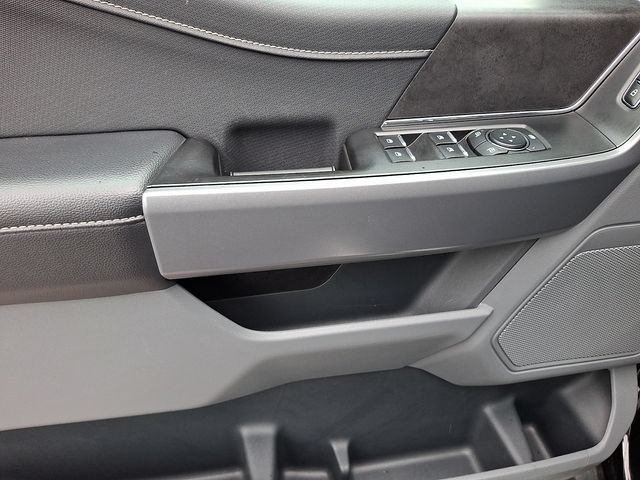 2025 Ford F-150 XLT - Photo 12