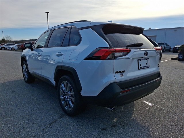 2025 Toyota RAV4 XLE Premium photo 3