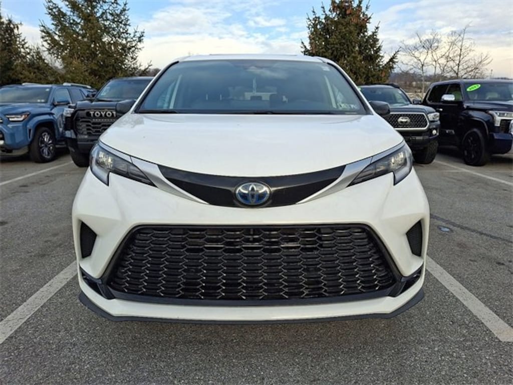 Certified 2021 Toyota Sienna XSE Van