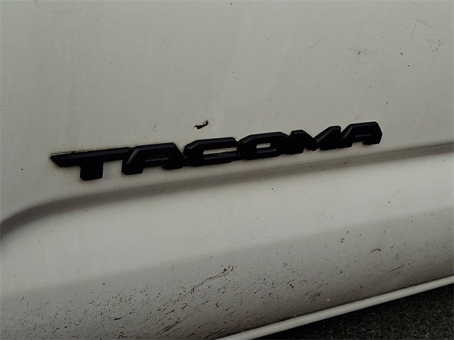 2023 Toyota Tacoma TRD Off-Road photo 4