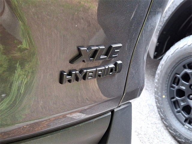 2024 Toyota RAV4 Hybrid XLE photo 3