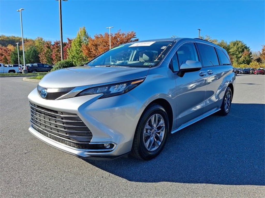 Used 2024 Toyota Sienna XLE Van Passenger Van