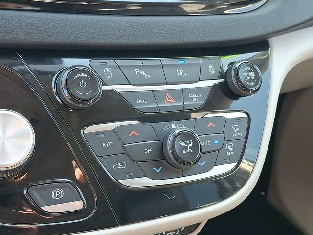 2023 Chrysler Pacifica Touring L - Photo 16