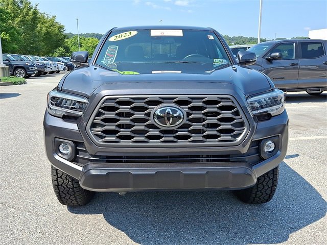 2023 Toyota Tacoma TRD Off-Road photo 2