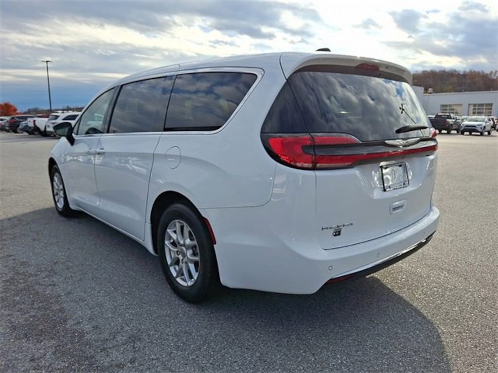 Used 2024 Chrysler Pacifica Touring L Van Passenger Van