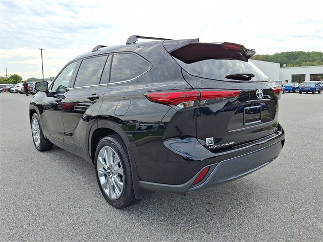 2023 Toyota Highlander Limited photo 2