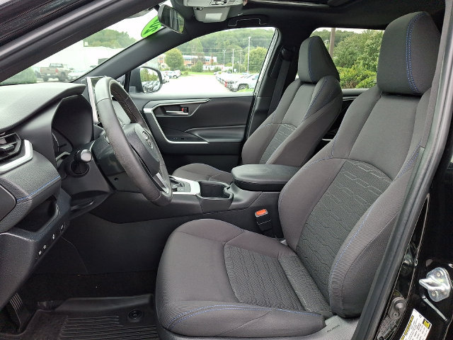 2023 Toyota RAV4 SE - Photo 13