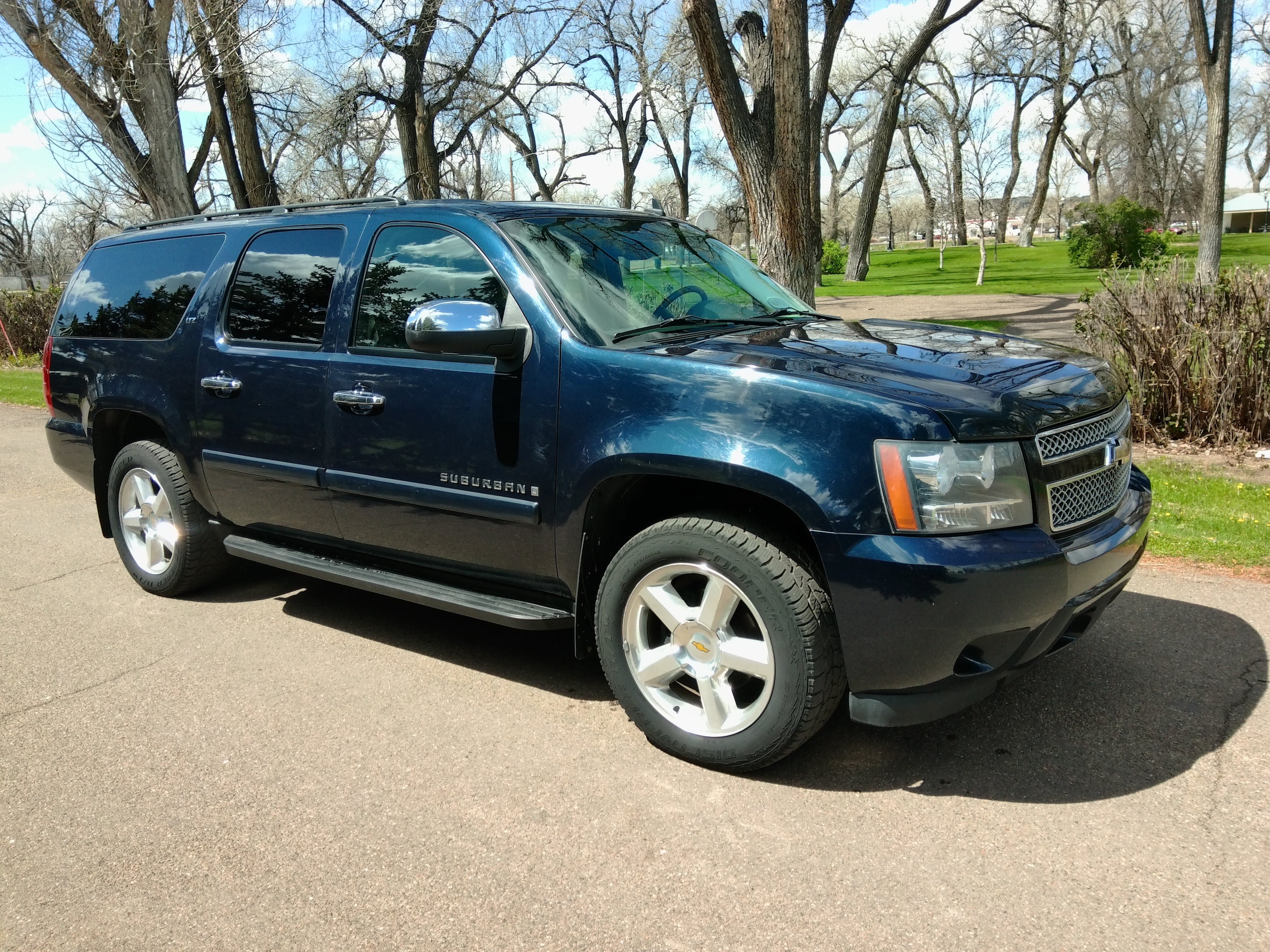 2008 Chevrolet Suburban's photo