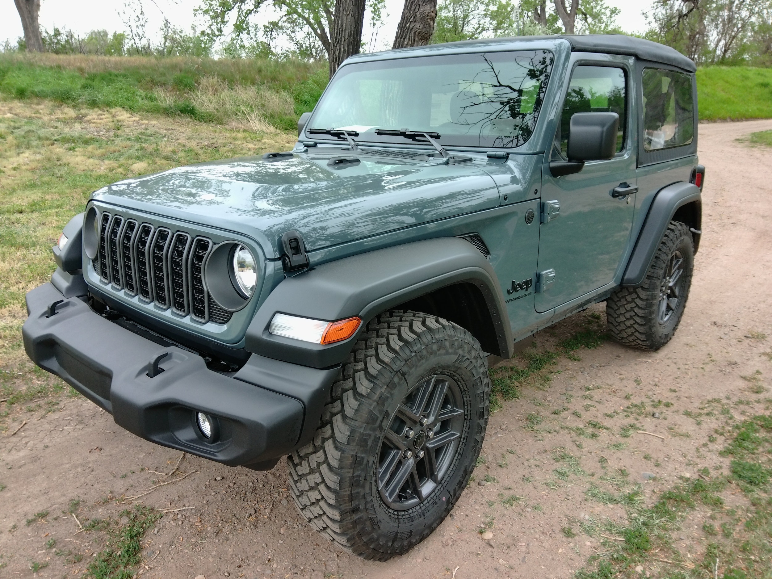 2026 Jeep Wrangler Sport's photo