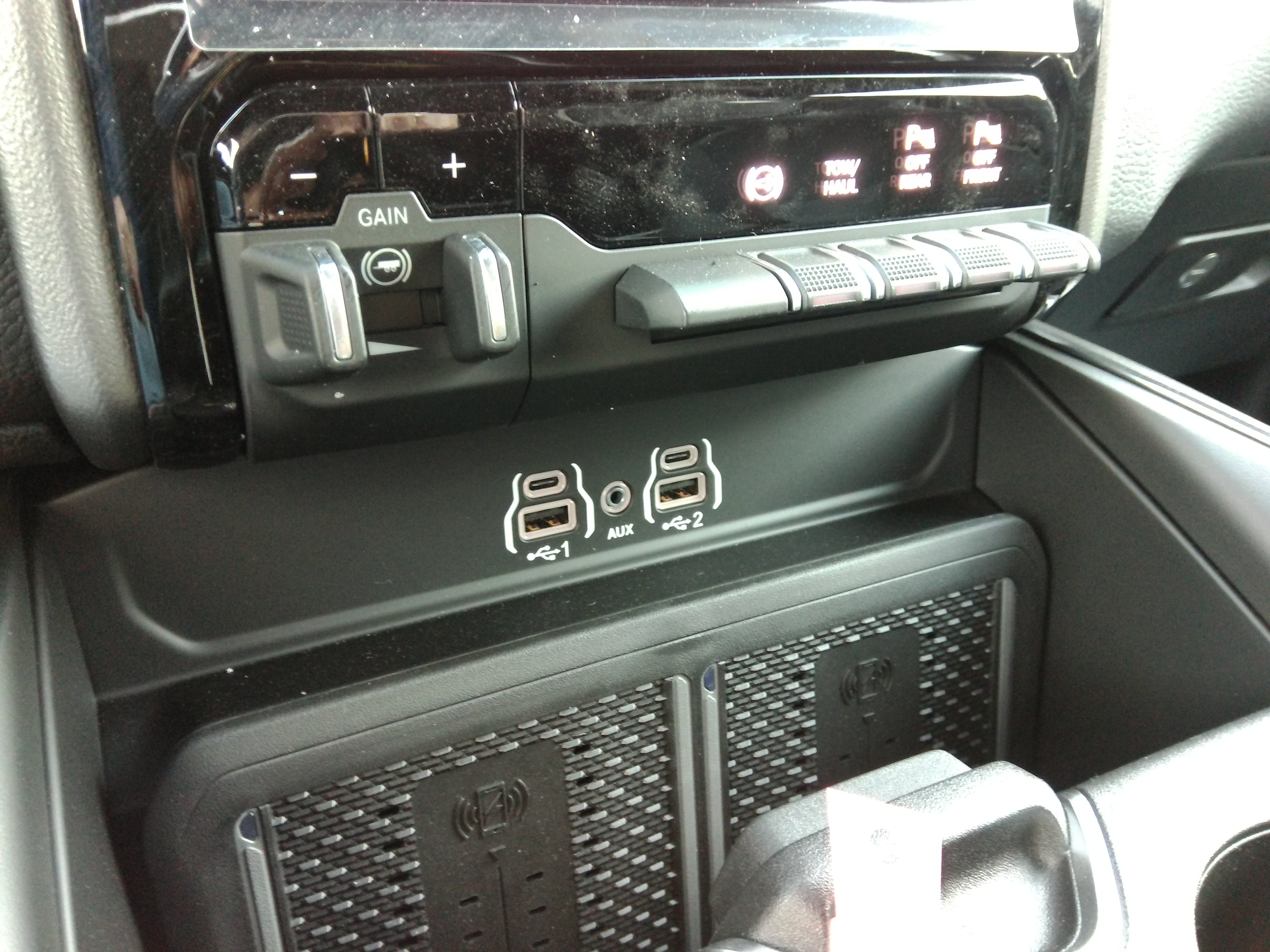 2026 RAM 3500 Laramie - Photo 12