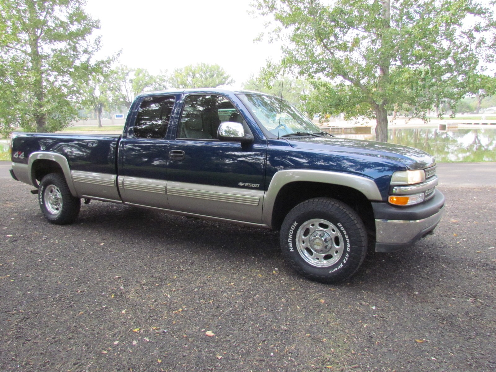 Used 2000 Chevrolet Silverado BASE with VIN 1GCGK29U1YE192327 for sale in Miles City, MT