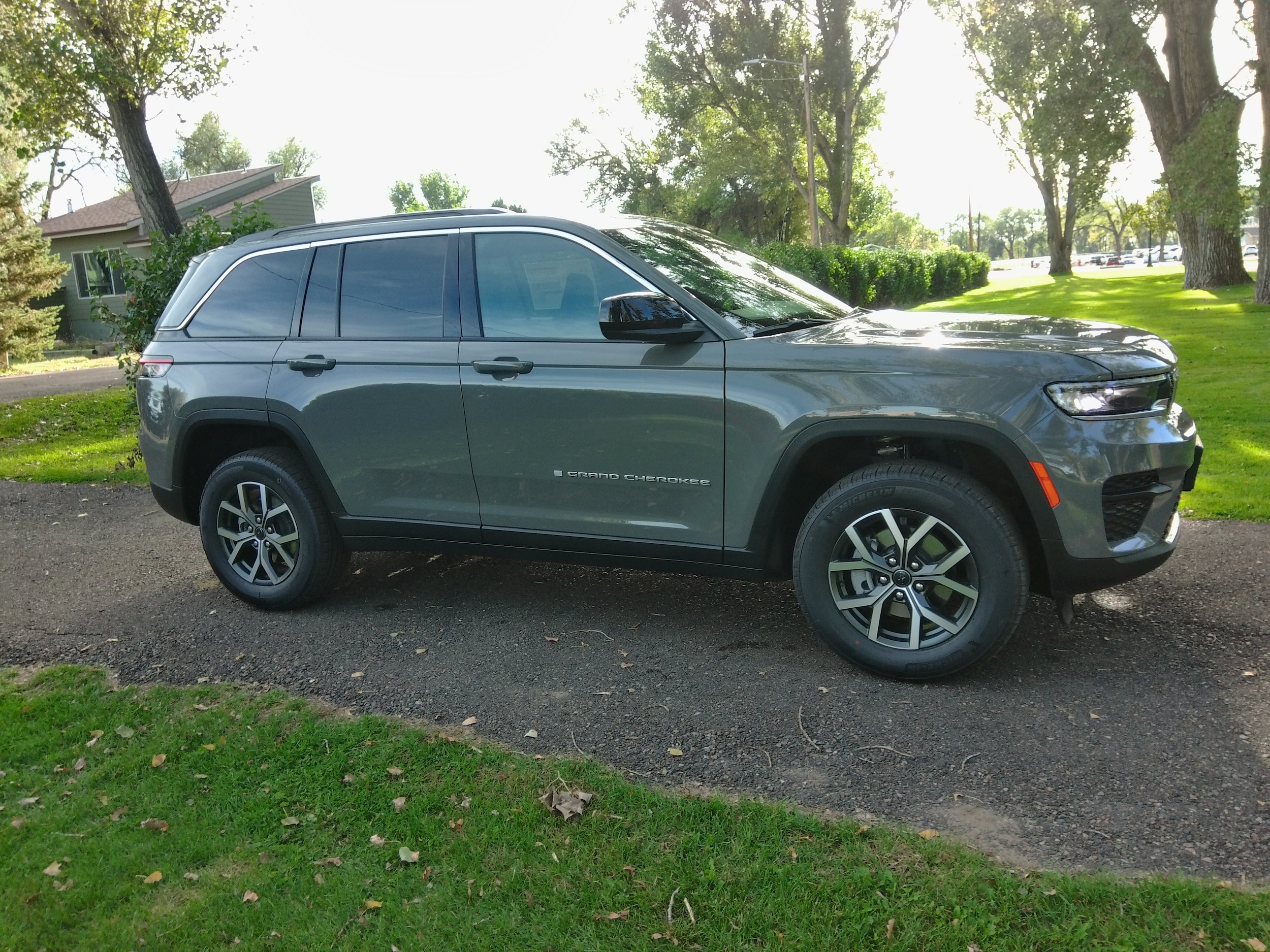 2027 Jeep Grand Cherokee Laredo