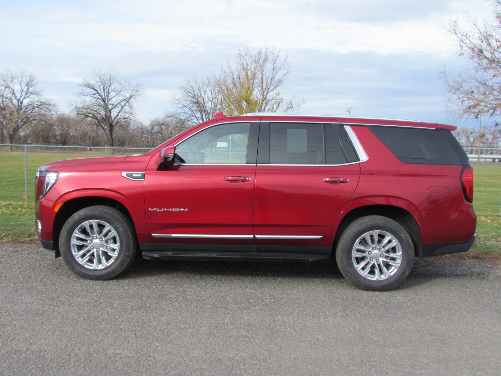 2023 Gmc Yukon SLT photo 4