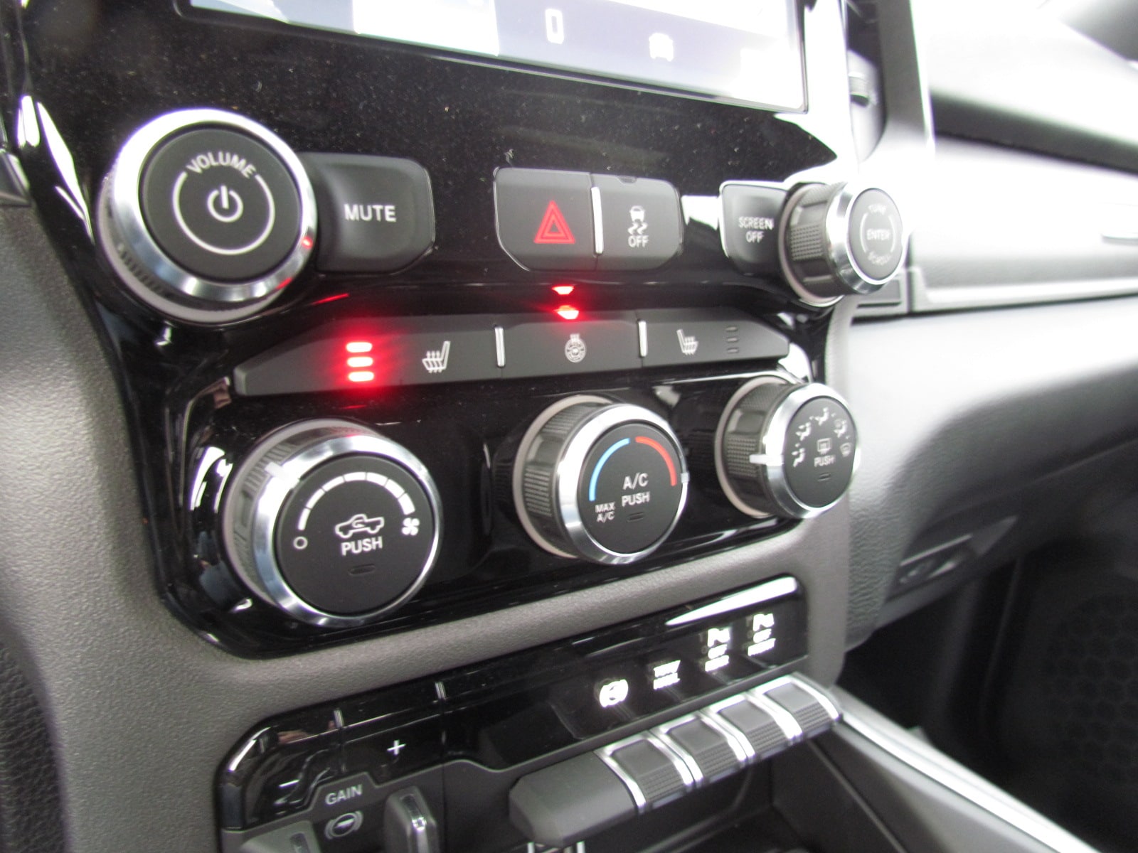 2026 RAM 3500 Big Horn - Photo 11