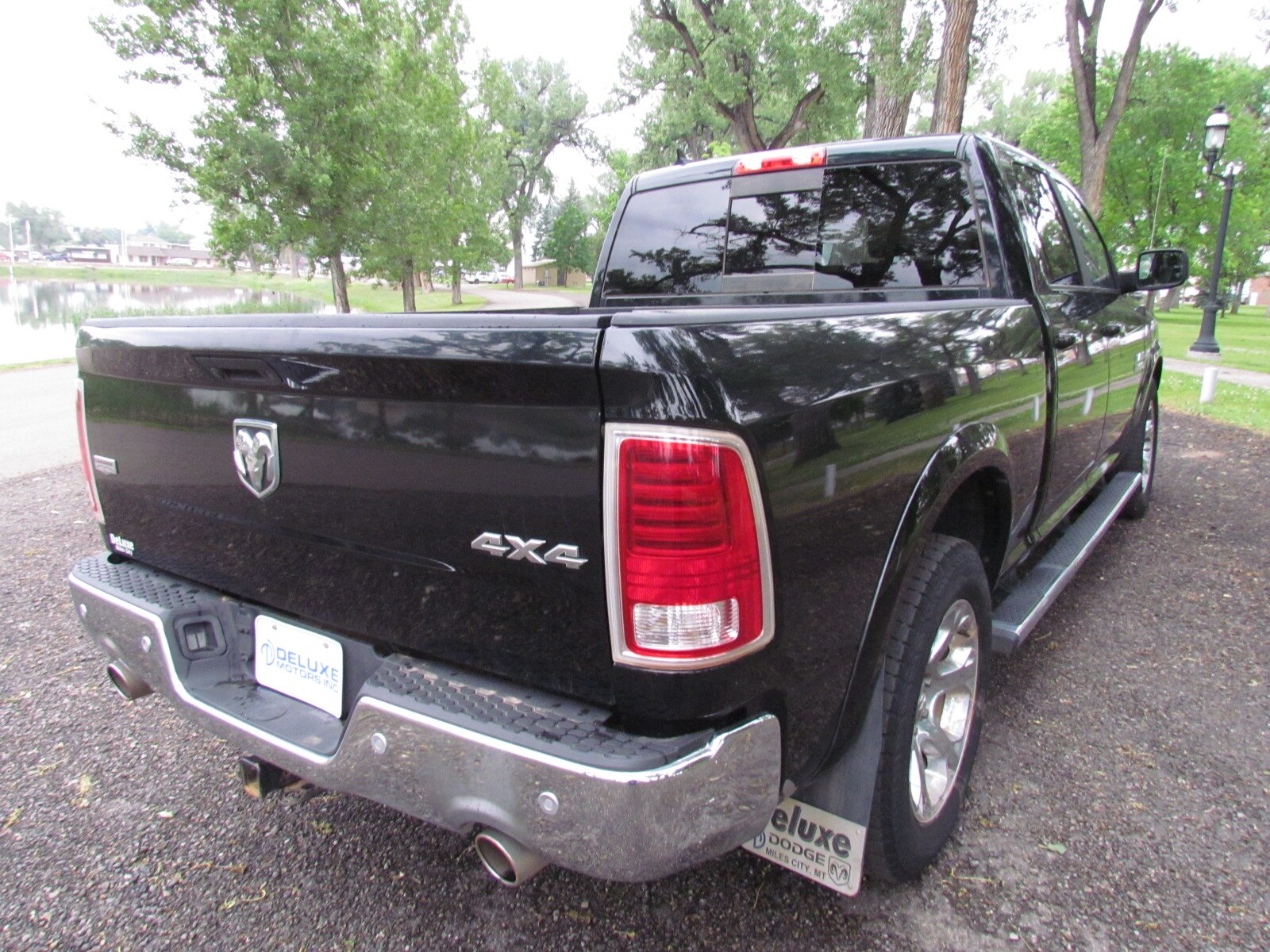 2017 Ram 1500 Laramie photo 3