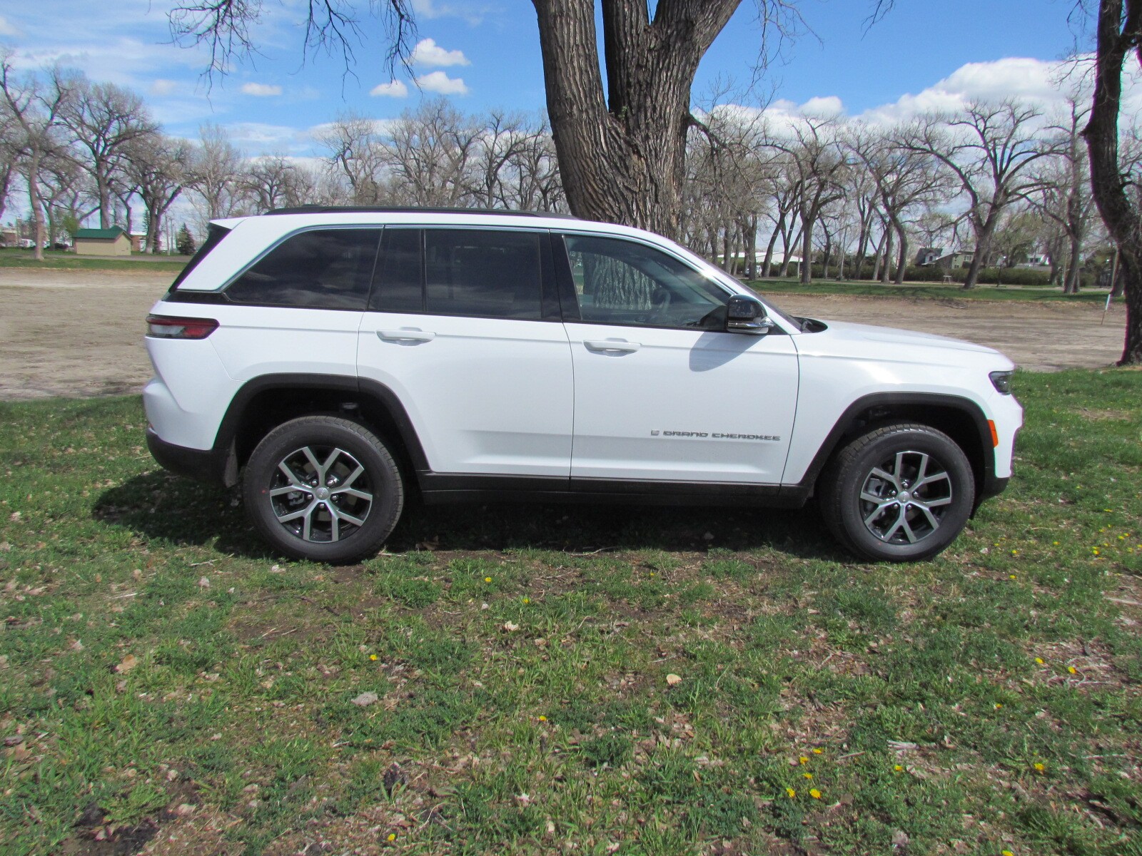 2025 Jeep Grand Cherokee Limited photo 3