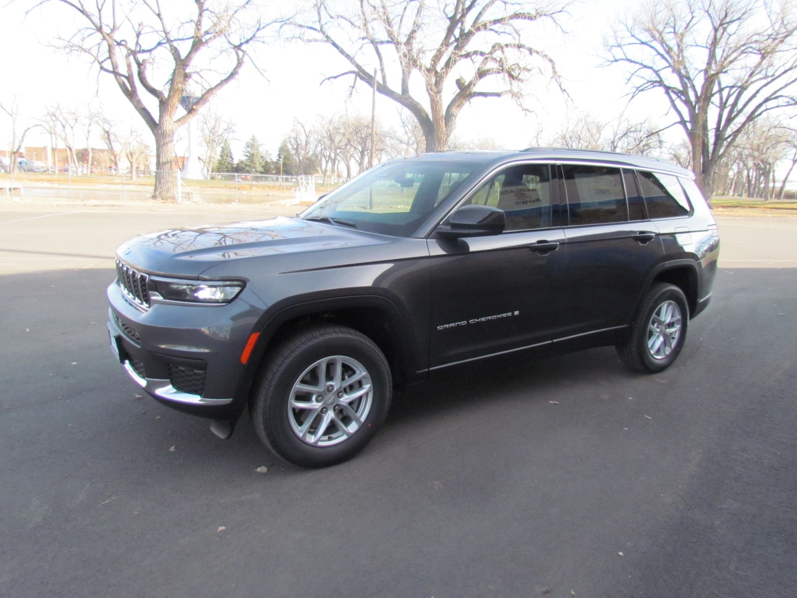 2025 Jeep Grand Cherokee L Laredo's photo