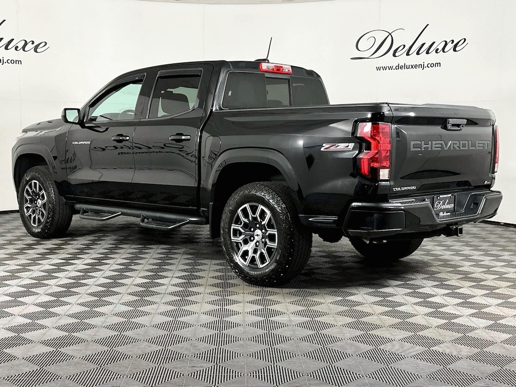 Used 2023 Chevrolet Colorado Z71 4WD Crew-Cab Pickup-Truck,